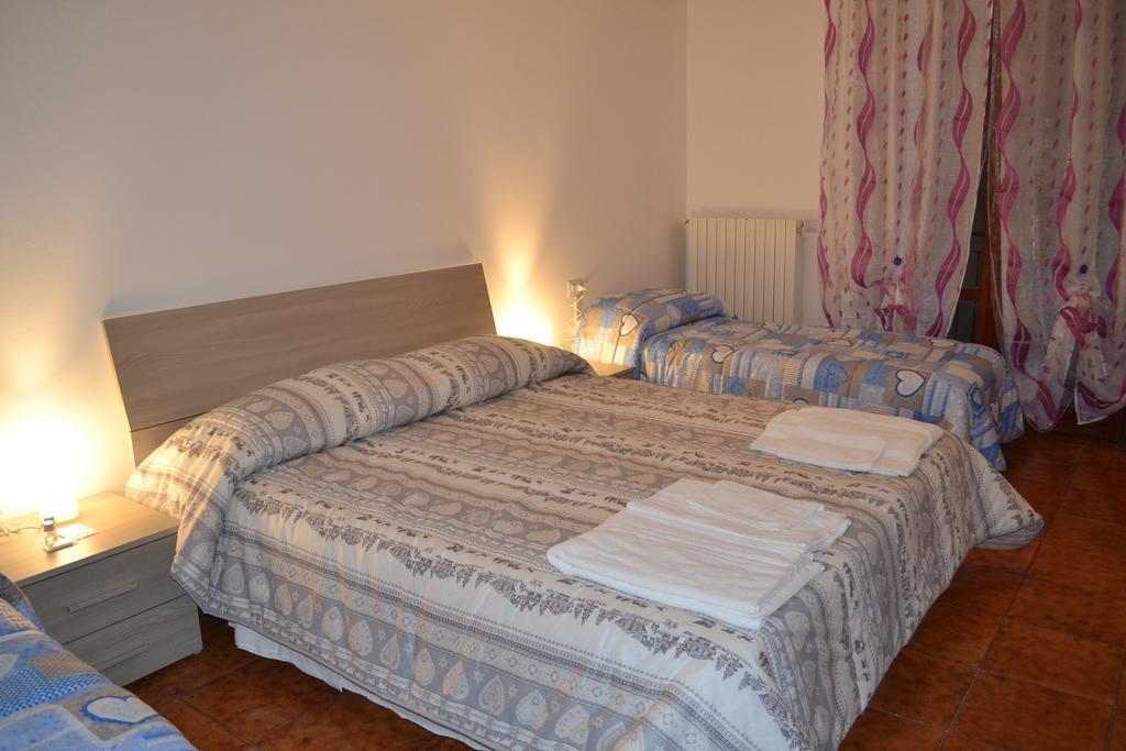 The Sisters Hotel Сетимо Миланезе Стая снимка
